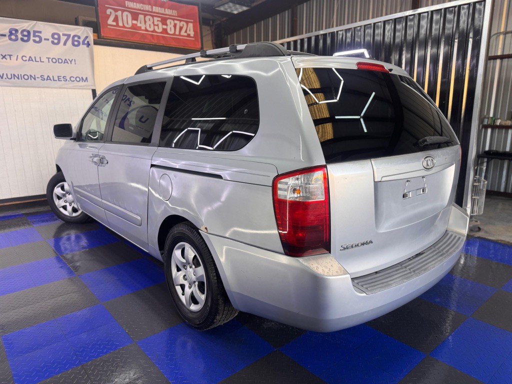 2008 Kia Sedona Image 4