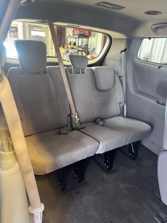 2016 Kia Sedona Image 14