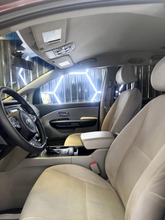 2016 Kia Sedona Image 19