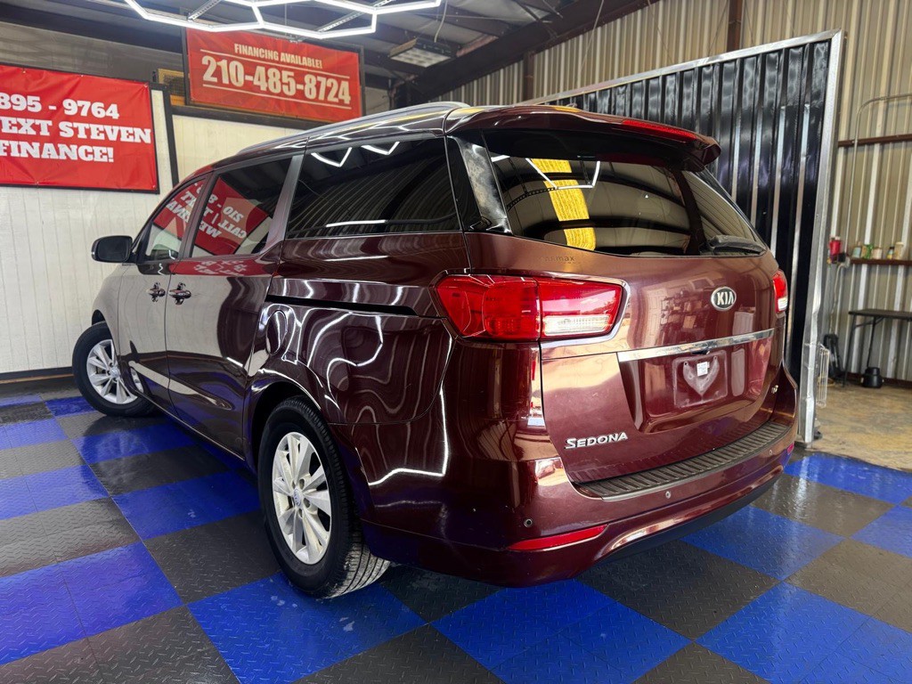 2016 Kia Sedona Image 28