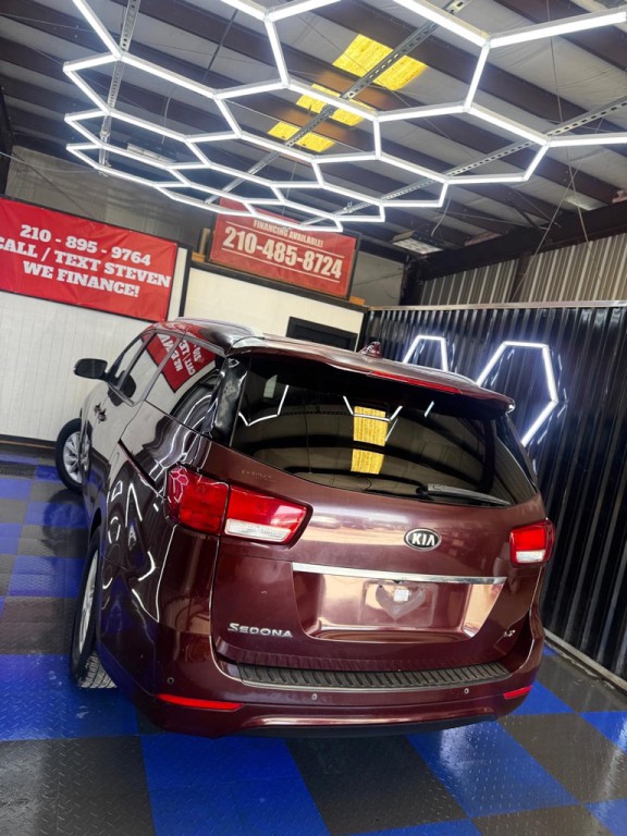 2016 Kia Sedona Image 30