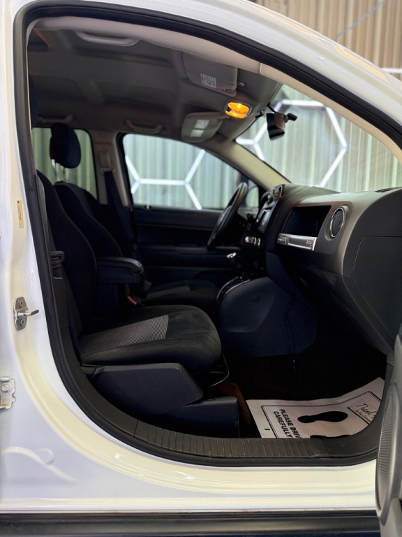 2016 Jeep Compass Image 9