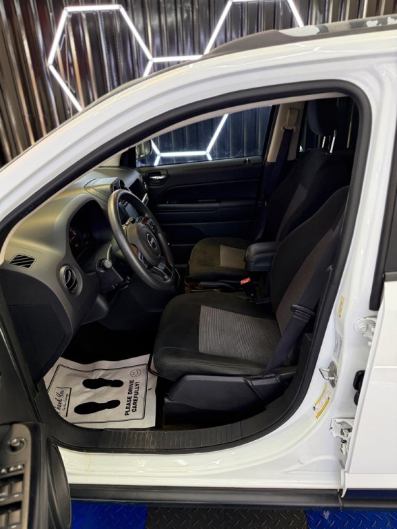 2016 Jeep Compass Image 12
