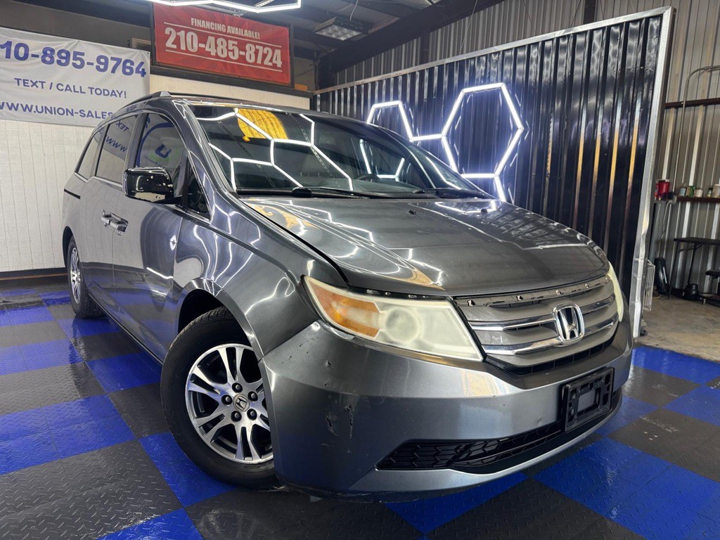2011 Honda Odyssey Image 2