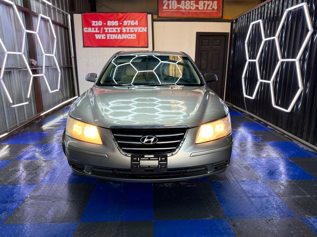 2010 Hyundai Sonata Image 4