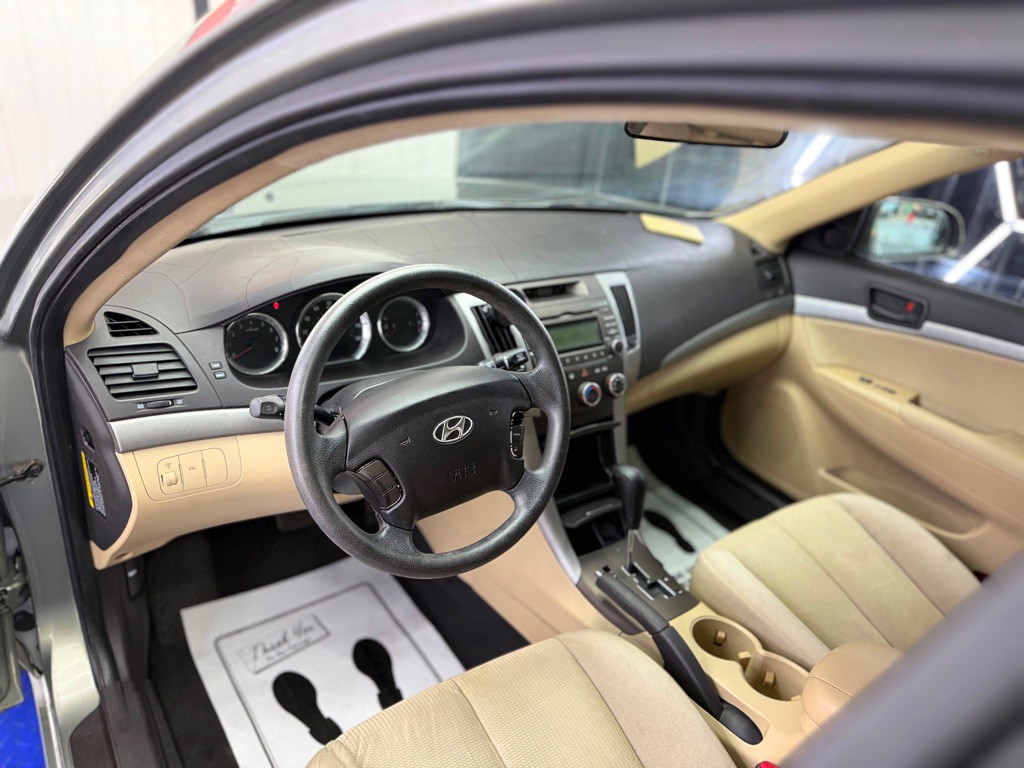 2010 Hyundai Sonata Image 19