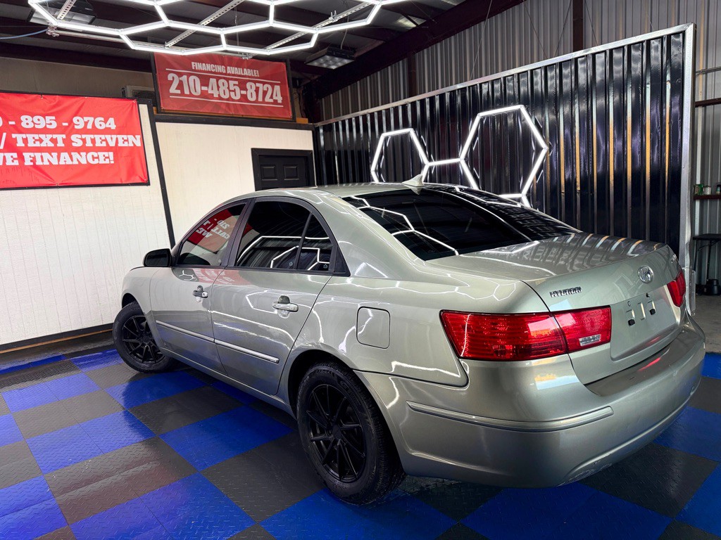 2010 Hyundai Sonata Image 21