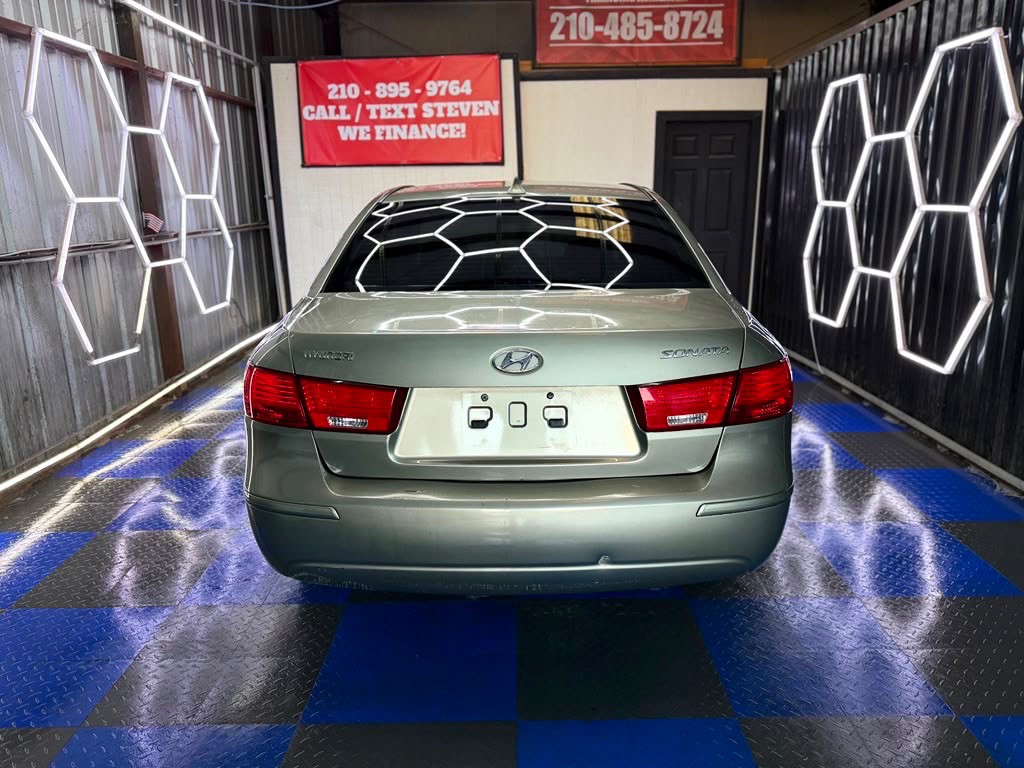 2010 Hyundai Sonata Image 24