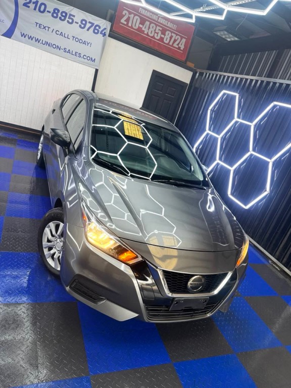 2020 Nissan Versa Image 2