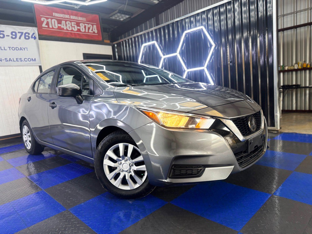 2020 Nissan Versa Image 3