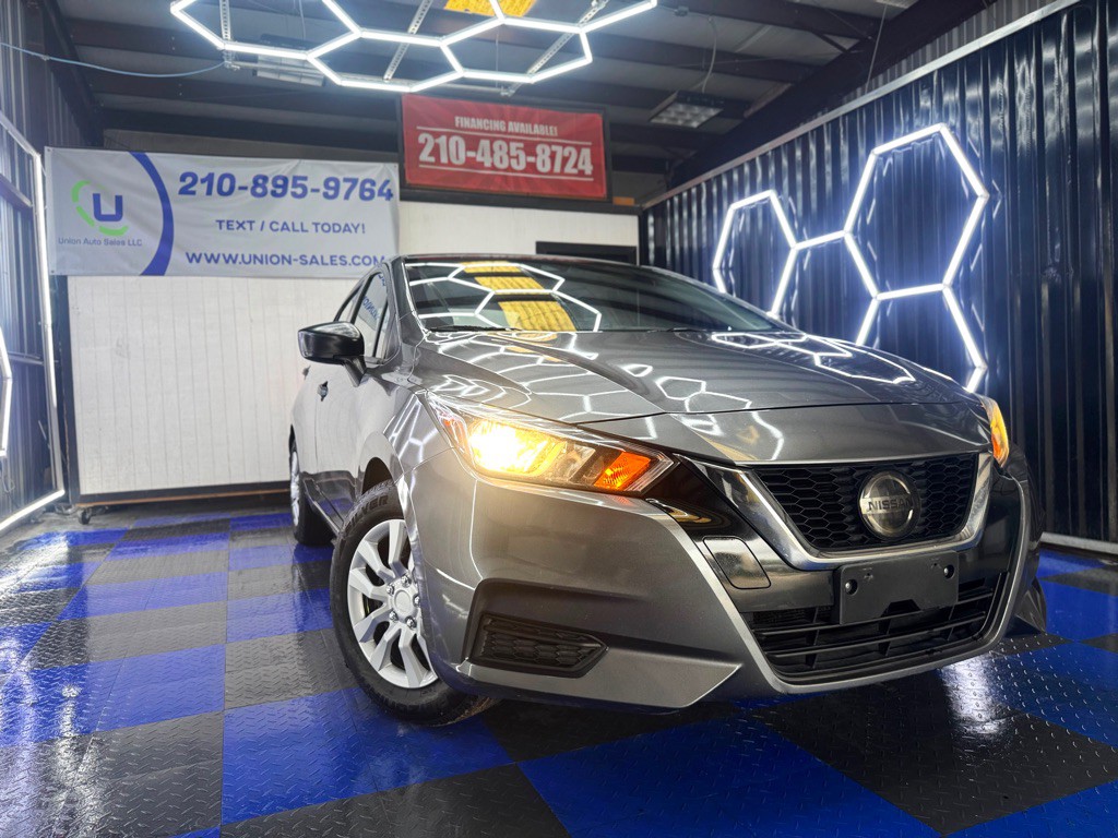 2020 Nissan Versa Image 4