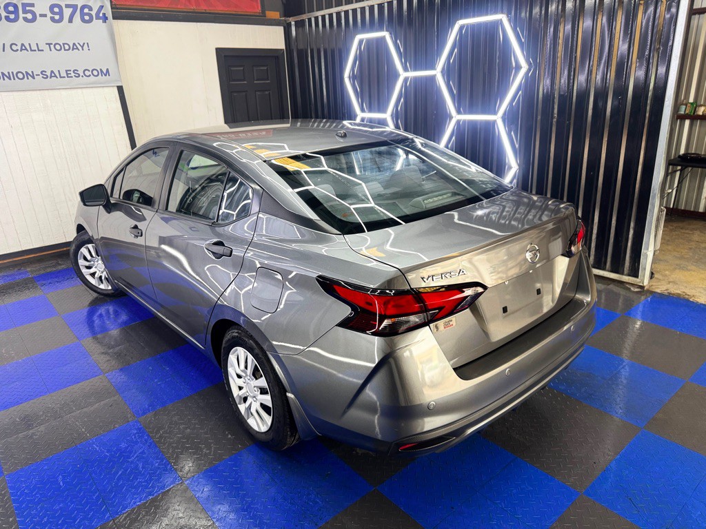2020 Nissan Versa Image 21