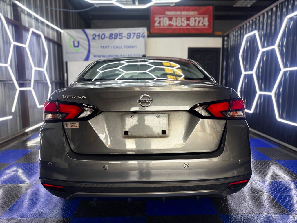 2020 Nissan Versa Image 24