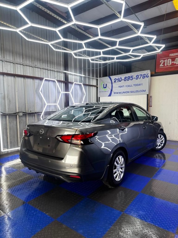 2020 Nissan Versa Image 30