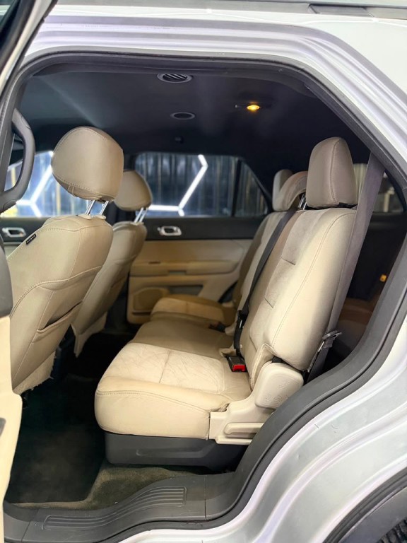2015 Ford Explorer Image 8