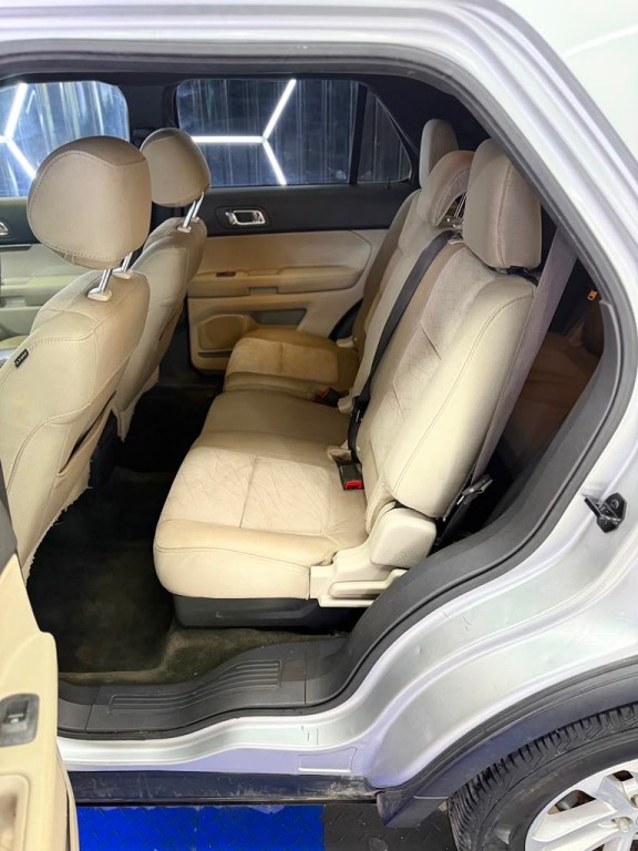 2015 Ford Explorer Image 9