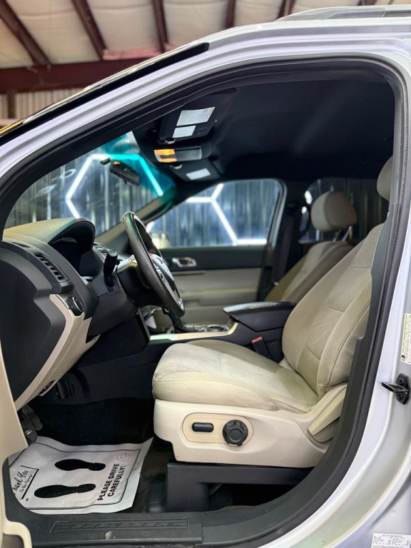 2015 Ford Explorer Image 11