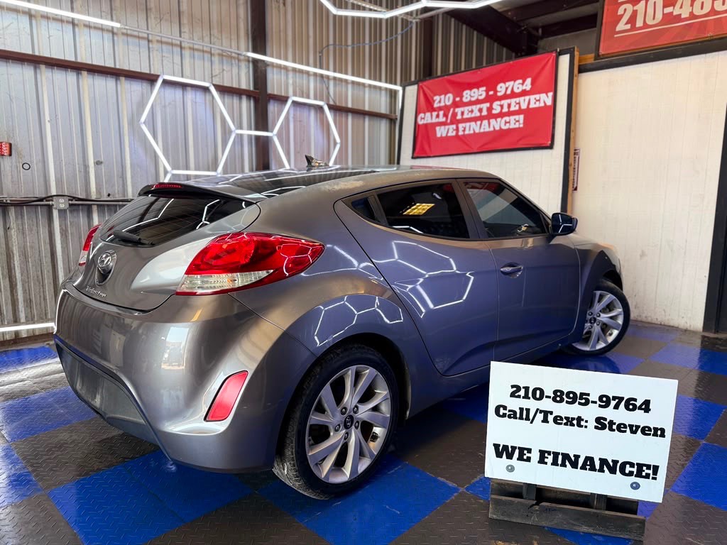 2016 Hyundai Veloster Image 3