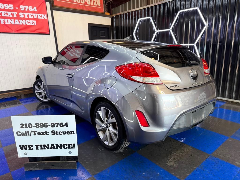 2016 Hyundai Veloster Image 4
