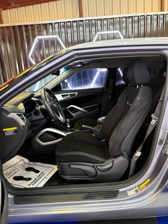 2016 Hyundai Veloster Image 8