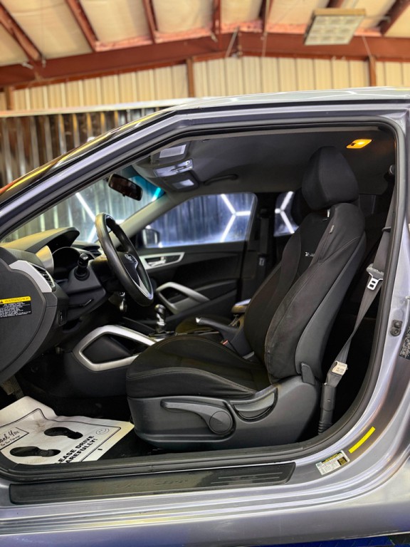2016 Hyundai Veloster Image 12