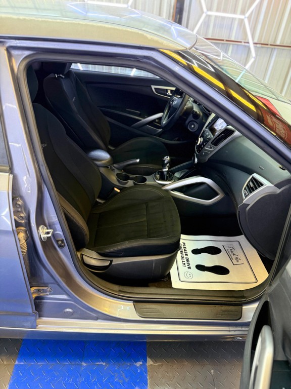 2016 Hyundai Veloster Image 13