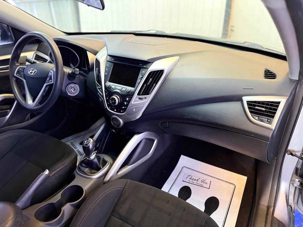 2016 Hyundai Veloster Image 14
