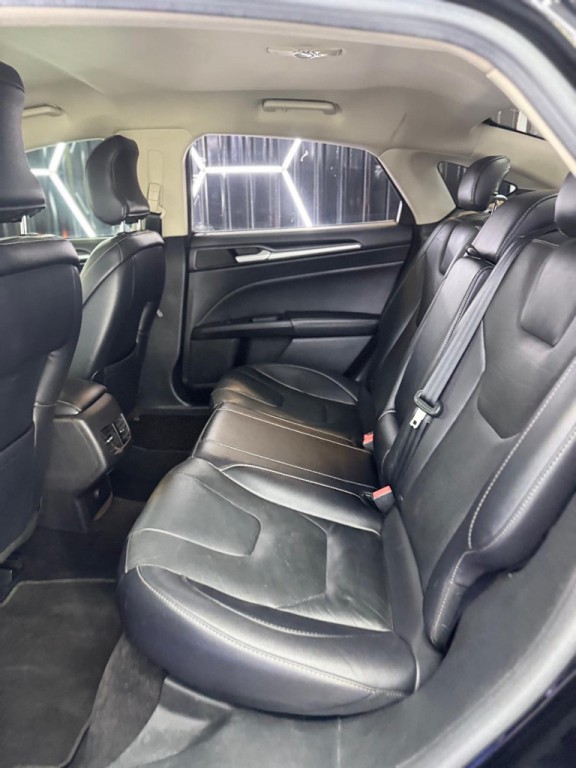 2016 Ford Fusion Image 17