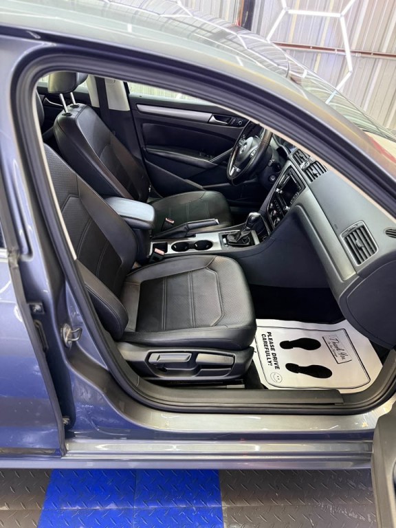 2014 Volkswagen Passat Image 11