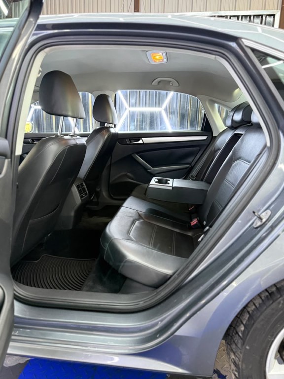 2014 Volkswagen Passat Image 14
