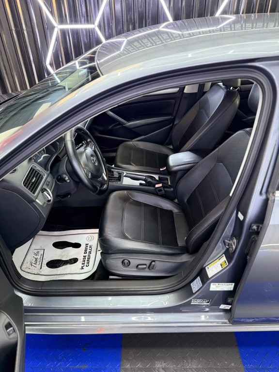 2014 Volkswagen Passat Image 17
