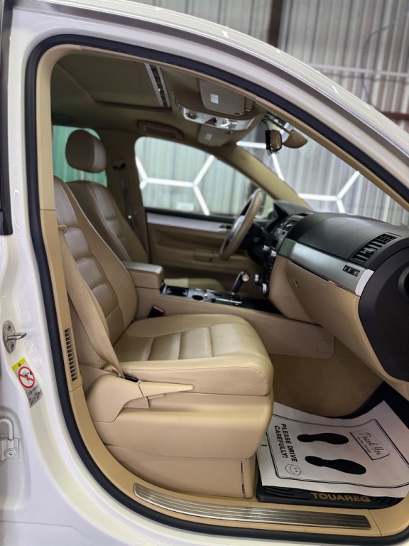 2008 Volkswagen Touareg Image 12