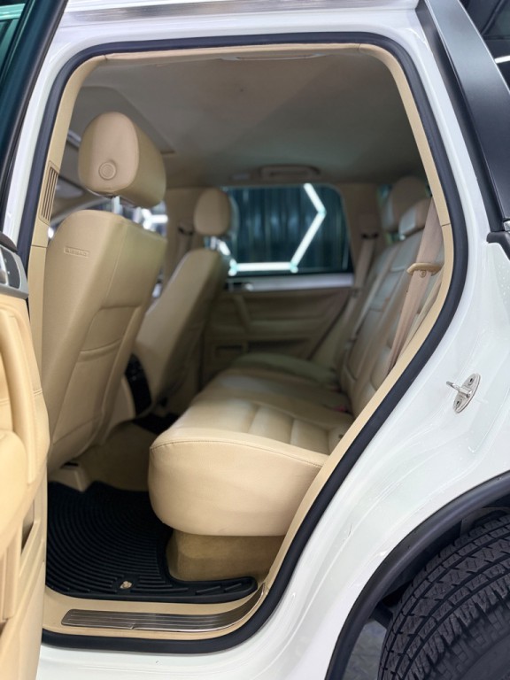 2008 Volkswagen Touareg Image 14