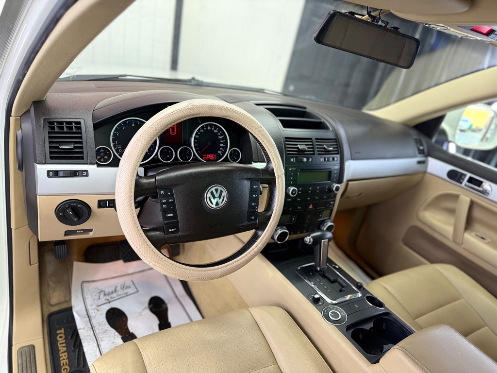 2008 Volkswagen Touareg Image 16