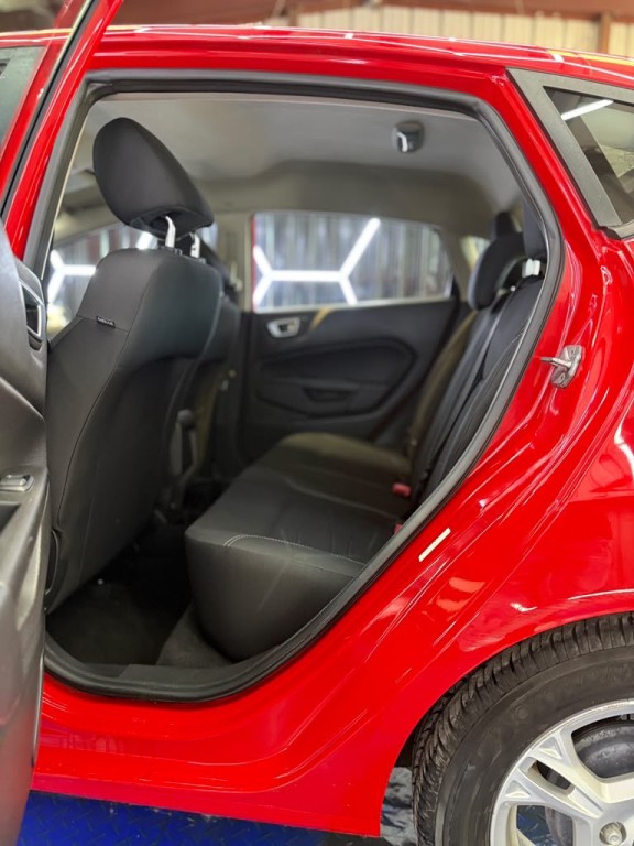 2014 Ford Fiesta Image 10
