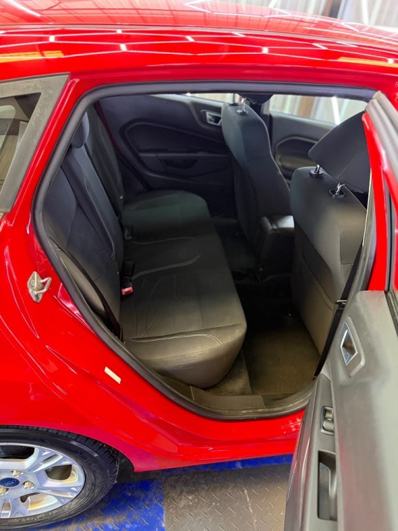 2014 Ford Fiesta Image 11