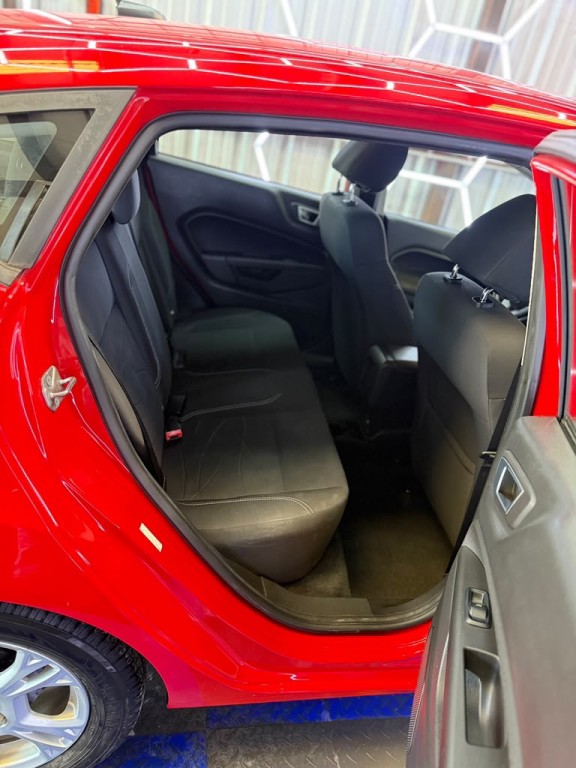 2014 Ford Fiesta Image 12