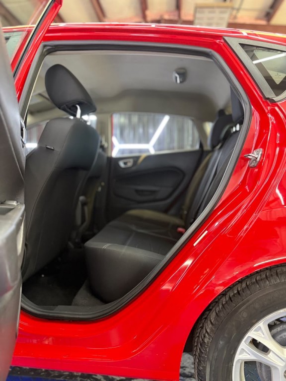 2014 Ford Fiesta Image 14