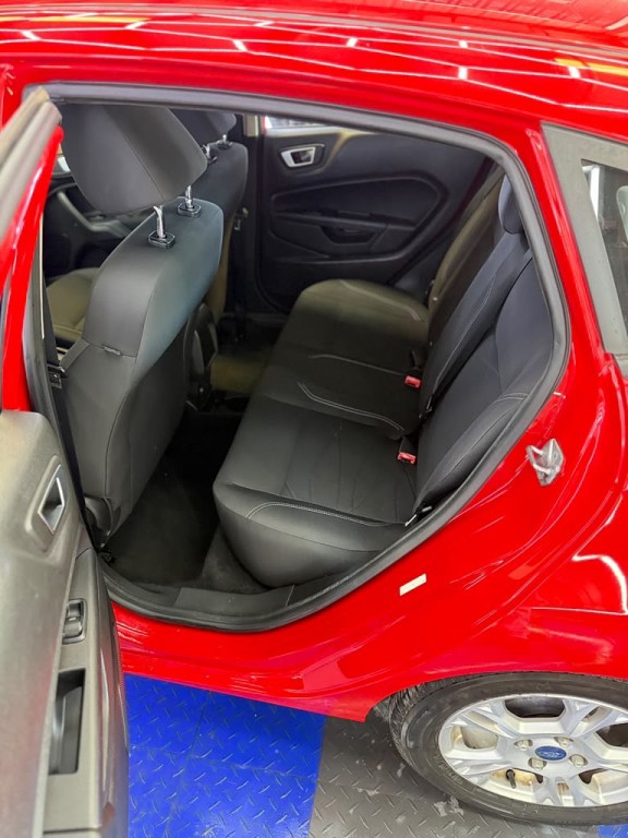 2014 Ford Fiesta Image 15