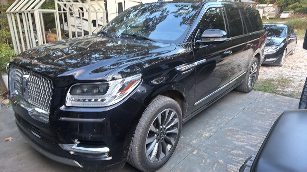 2020 Lincoln Navigator Image 2