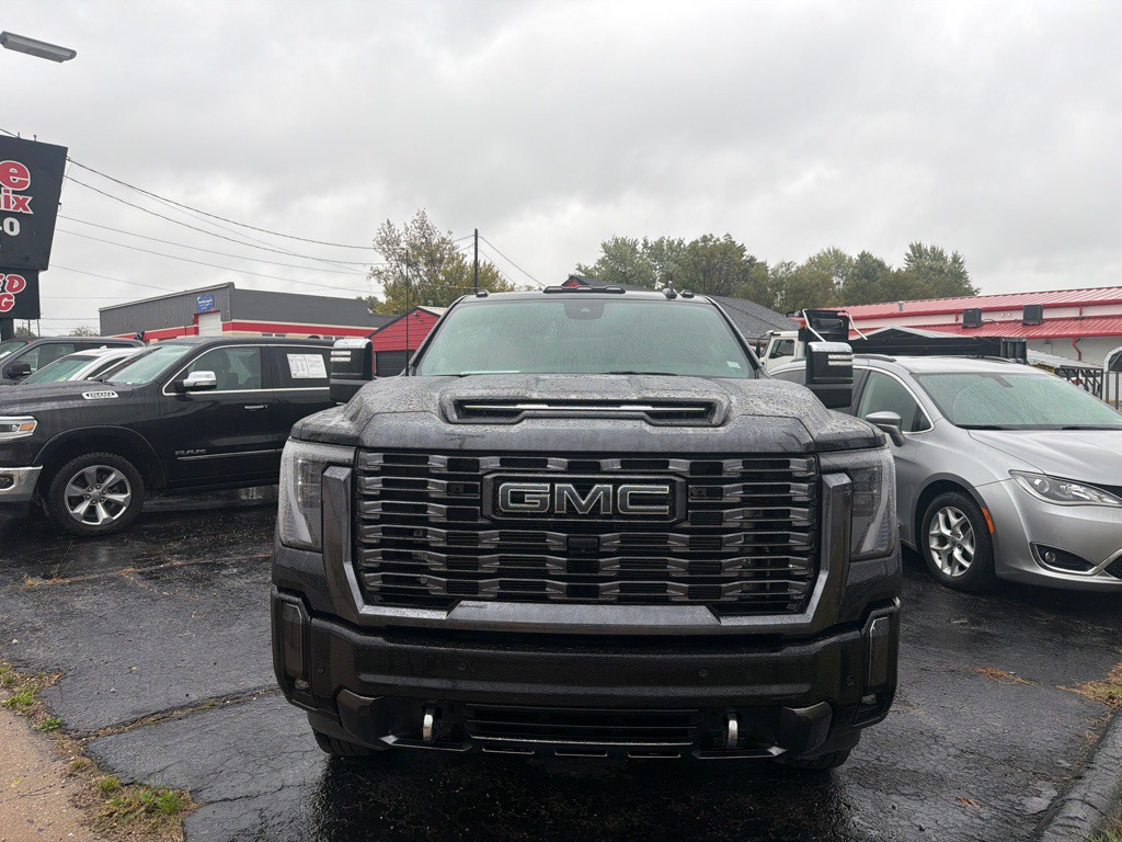 2024 GMC Sierra Image 2