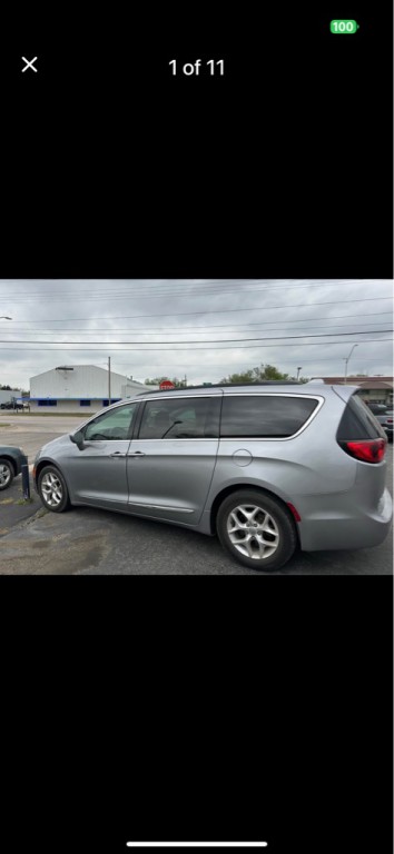 2017 Chrysler Pacifica Image 2