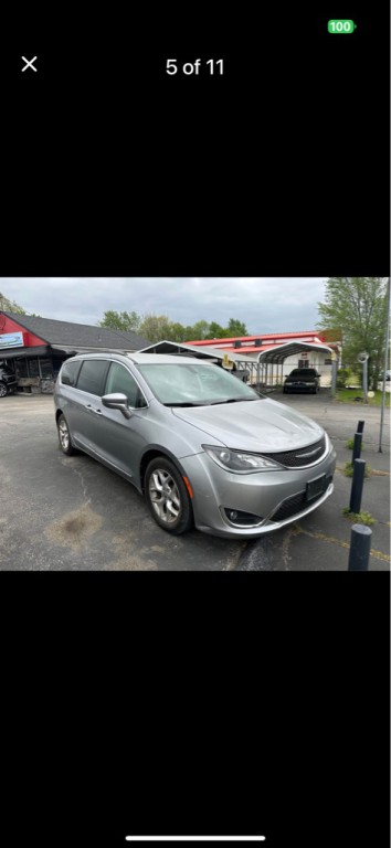 2017 Chrysler Pacifica Image 3