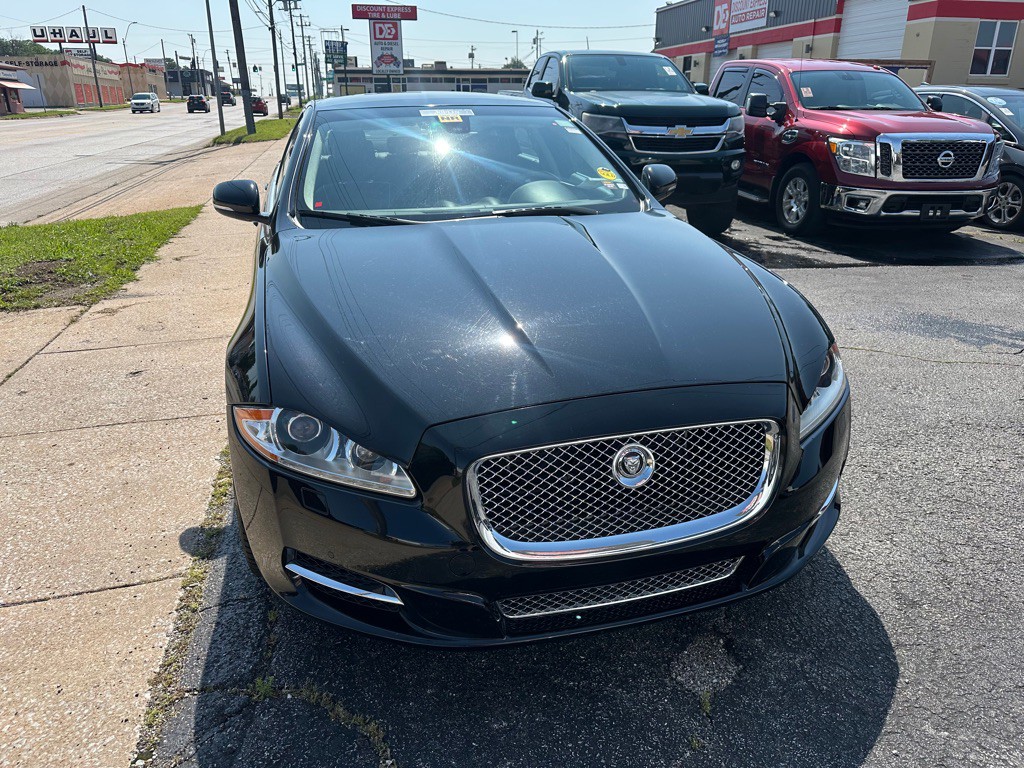 2011 Jaguar XJ Image 2