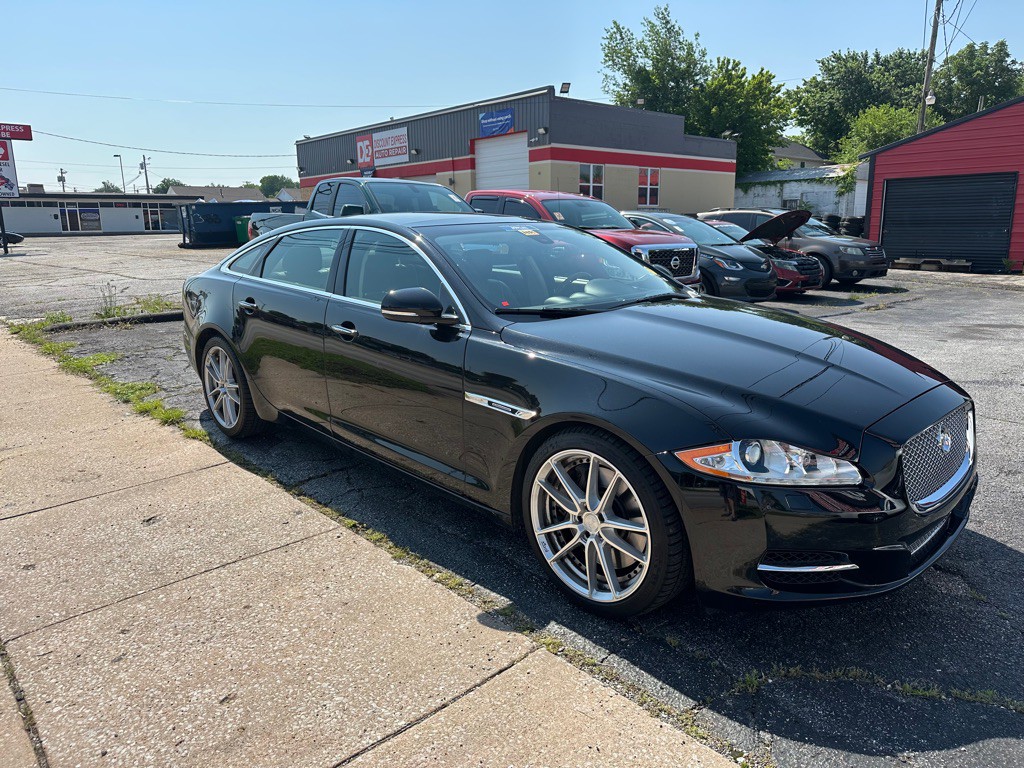 2011 Jaguar XJ Image 3