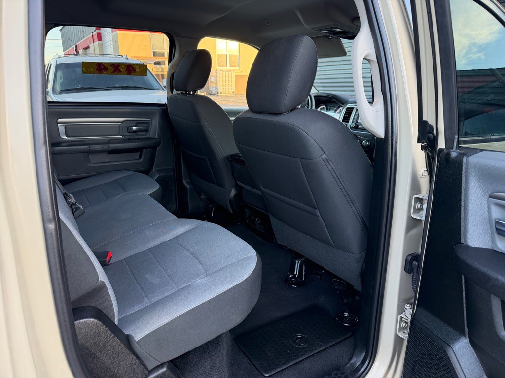 2013 RAM 1500 Image 3