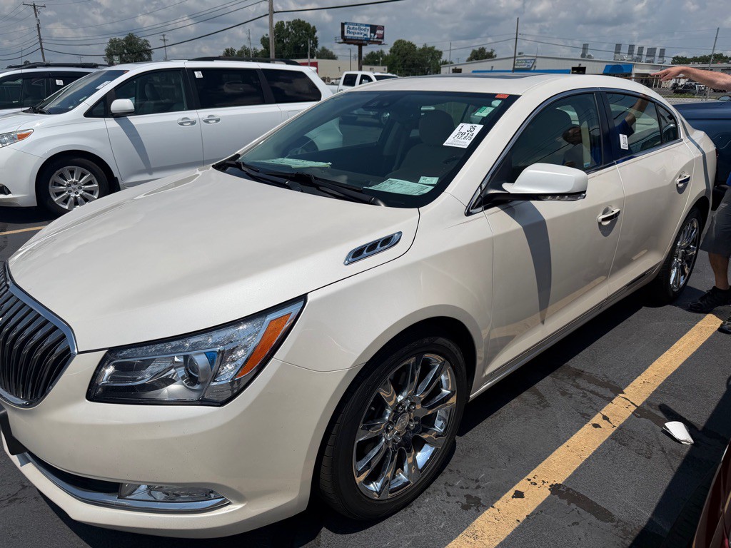 2014 Buick Lacrosse Image 1