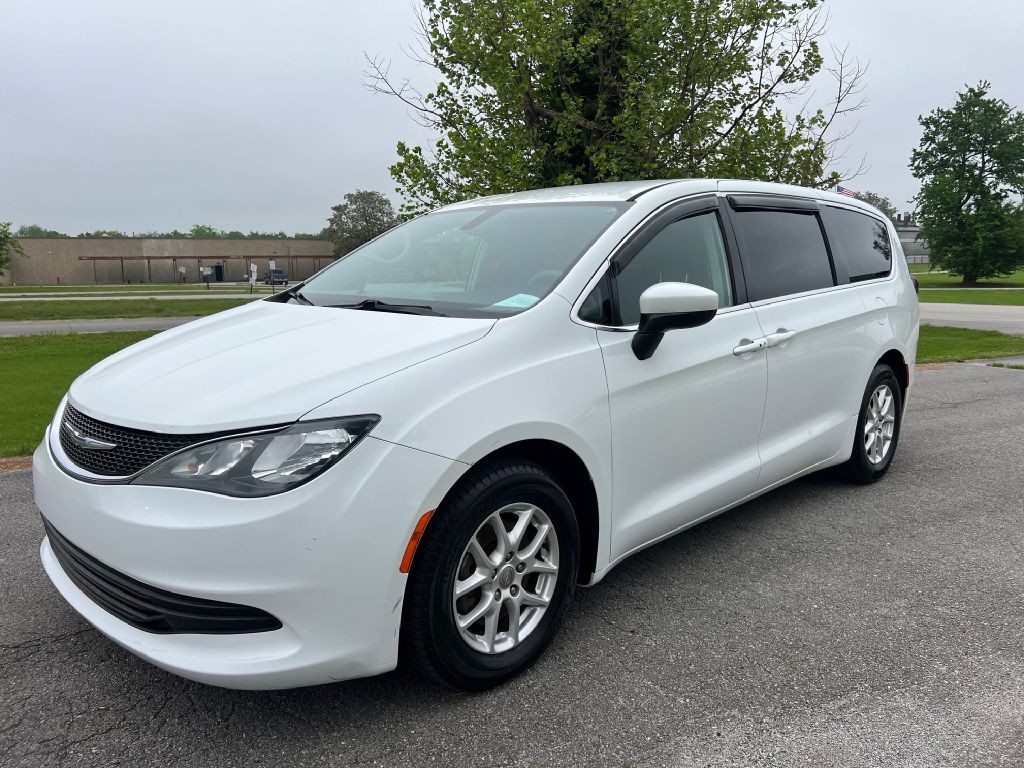 2017 Chrysler Pacifica Image 1
