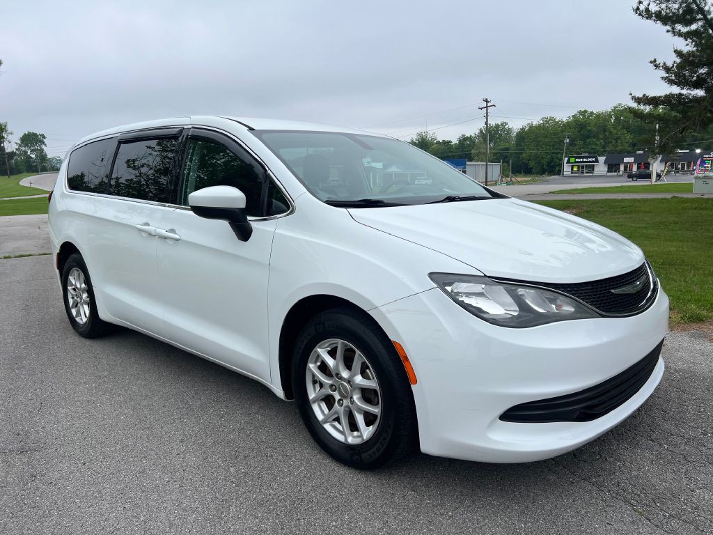2017 Chrysler Pacifica Image 2