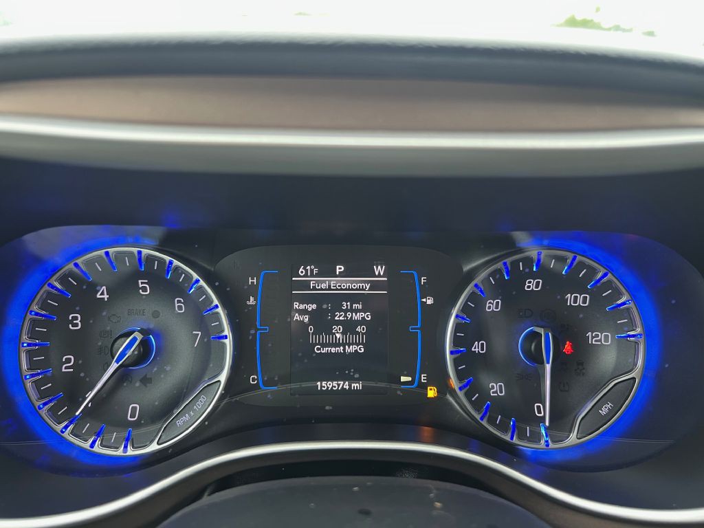 2017 Chrysler Pacifica Image 7